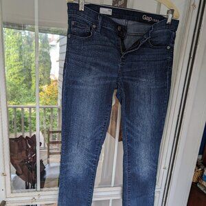 Excellent  used condition Gap girlfriend Capri 26R